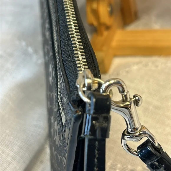 NWOT Coach large wallet with wrist leash - Picture 6 of 15